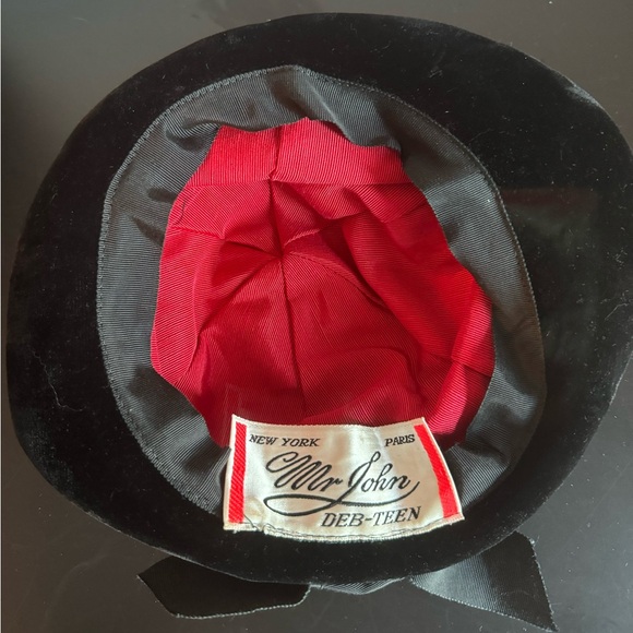 Vintage Mr John Deb-Teen 1950’s Black Velvet Hat Ribbon Detail and Wire Brim - Picture 3 of 5
